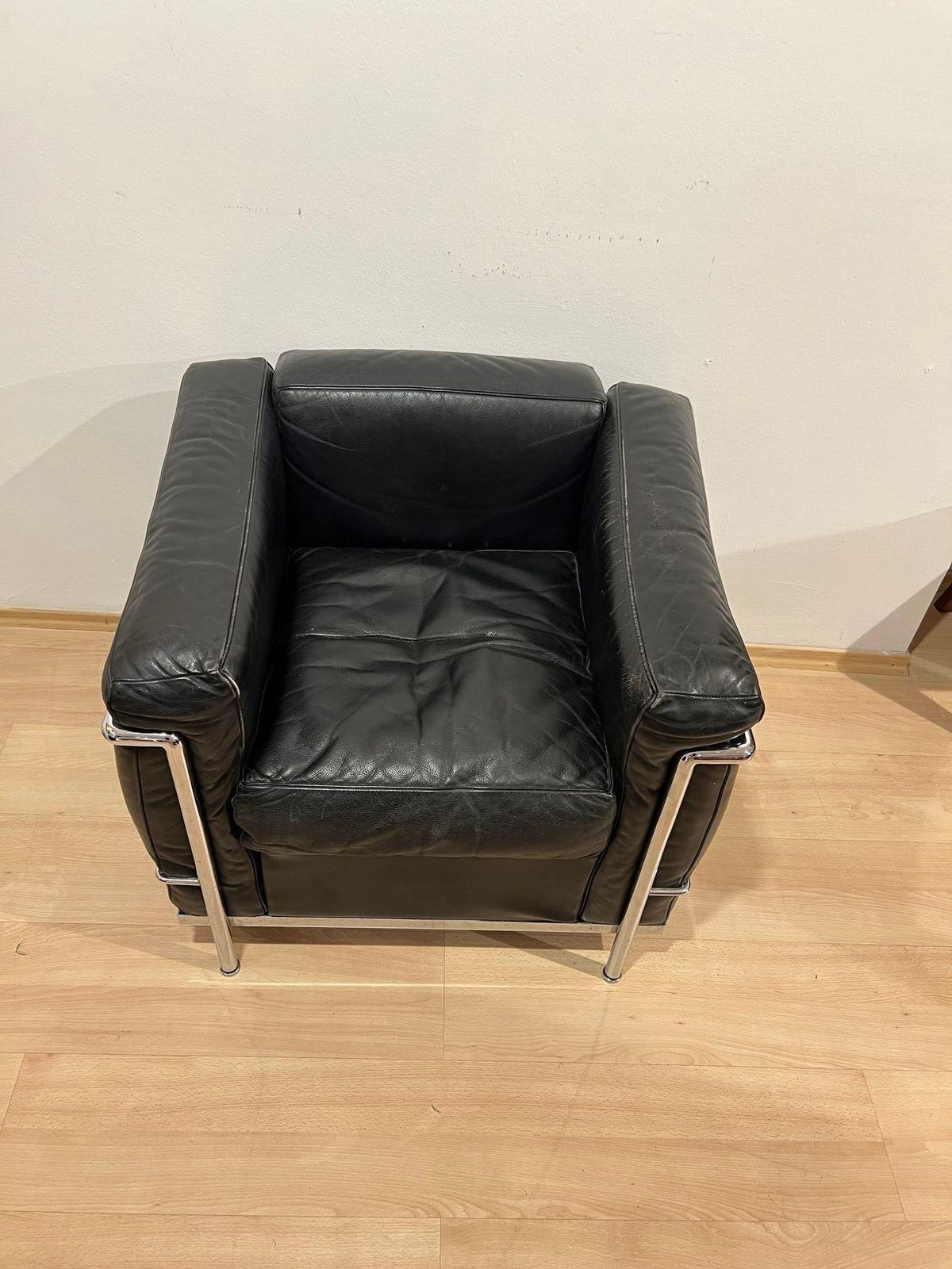 photo furniture Lc2 Armchair, Chromed Steeltube And Black Leather, Italy Circa 1960s