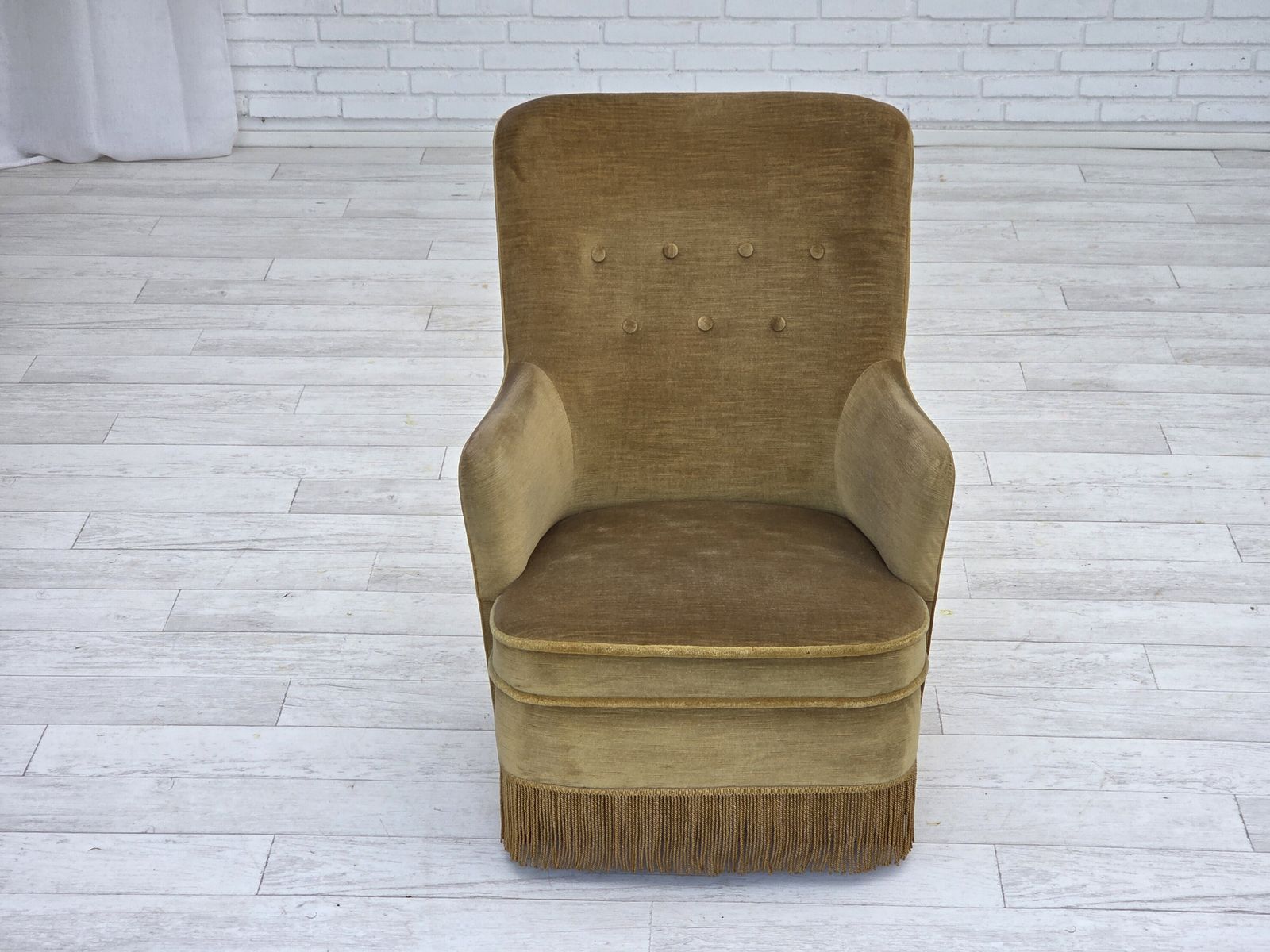 Ca. Jaren 1970, Deense Fauteuil Met Hoge Rug, Lichtgroen Meubelvelours, Beukenhout. photo vintage