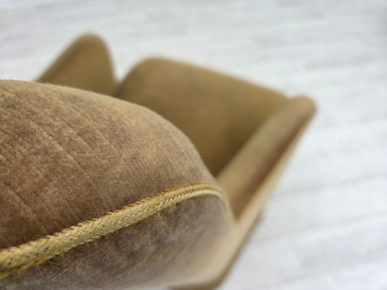 1090.0 Ca. Jaren 1970, Deense Fauteuil Met Hoge Rug, Lichtgroen Meubelvelours, Beukenhout. photo