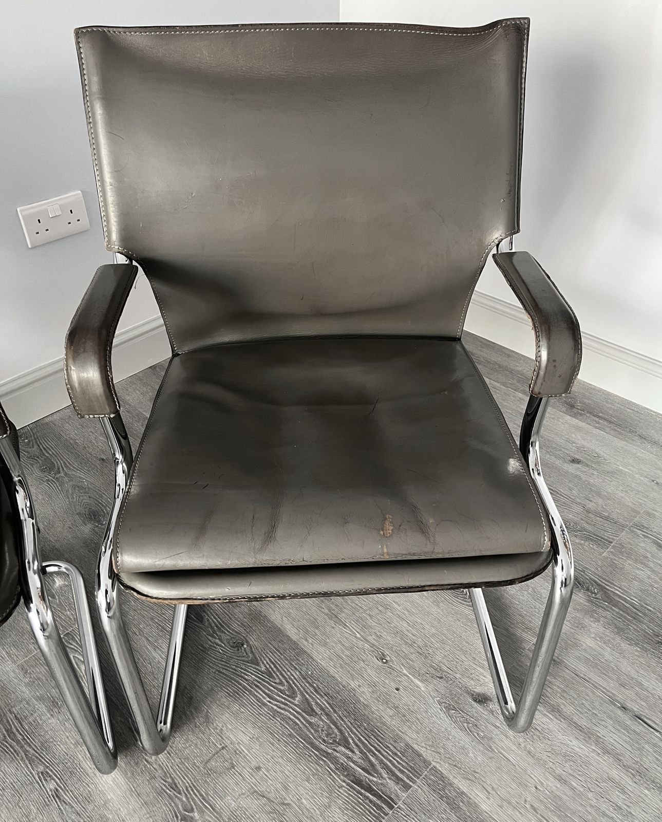 photo vintage Set Of 6 Iconic Uno Chairs In Hand Stitched Heavy Grey Leather On Tubular Chrome Metal Cantilevered Frames.