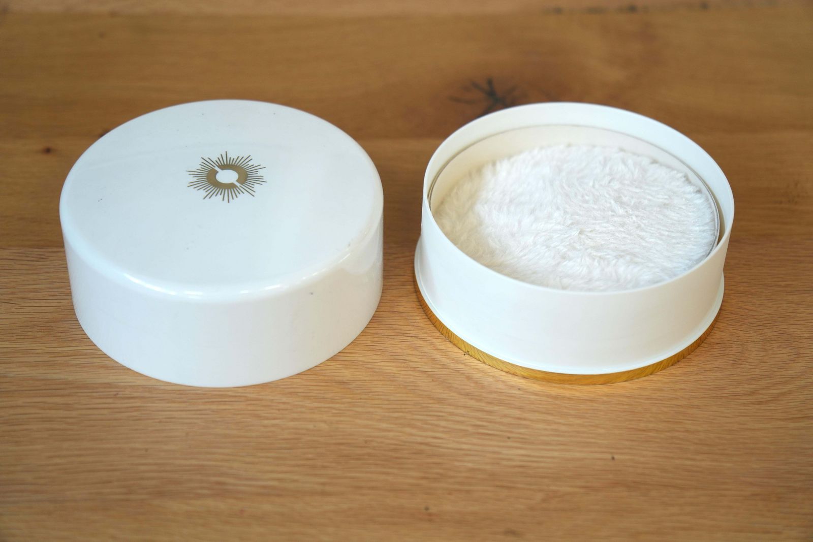 Vintage Caron Bellodgia Dusting Powder – Classic French Vanity Collectible photo Home Decor