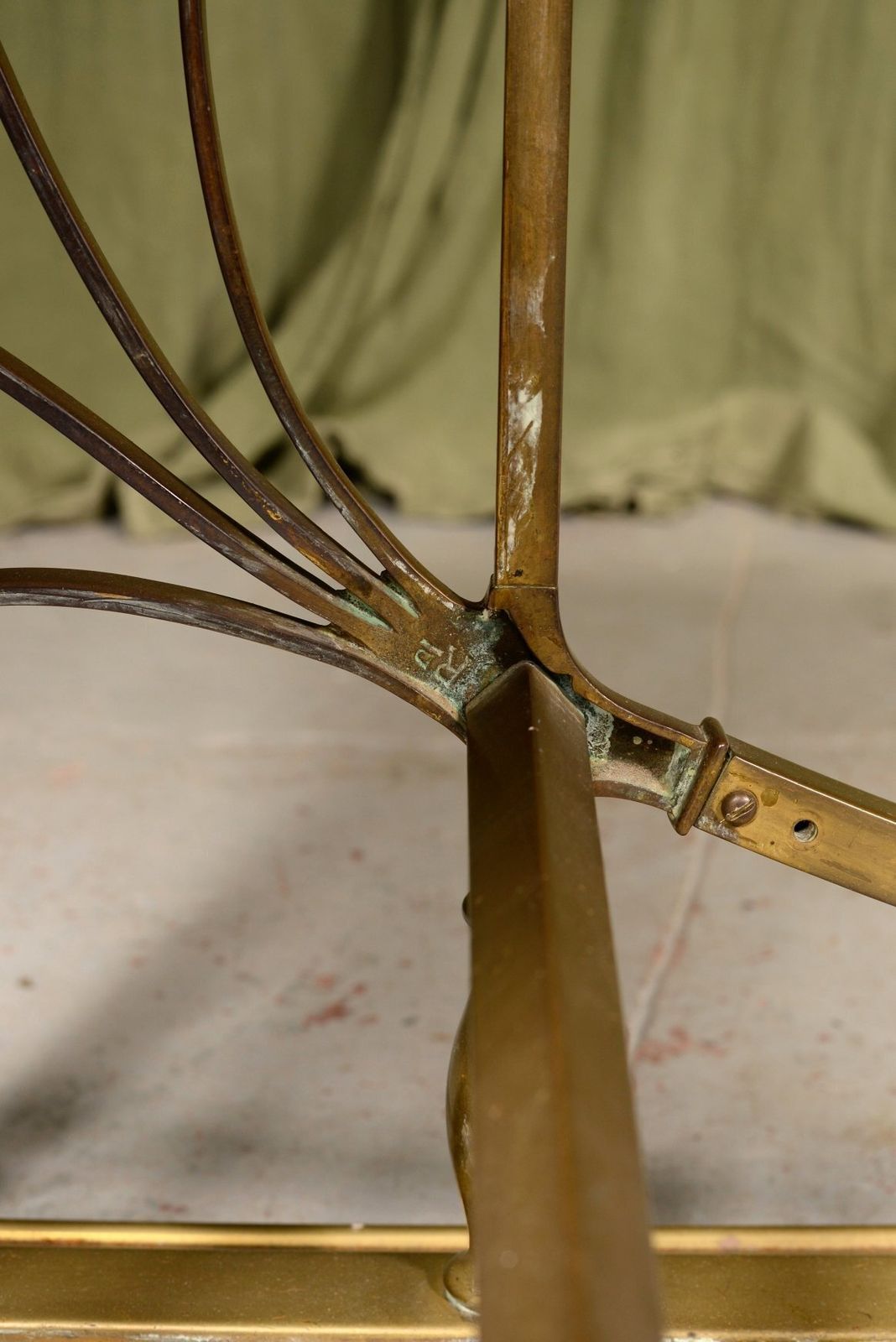 photo furniture An Edwardian Brass Club Fender By William Tonks & Sons   C.1905