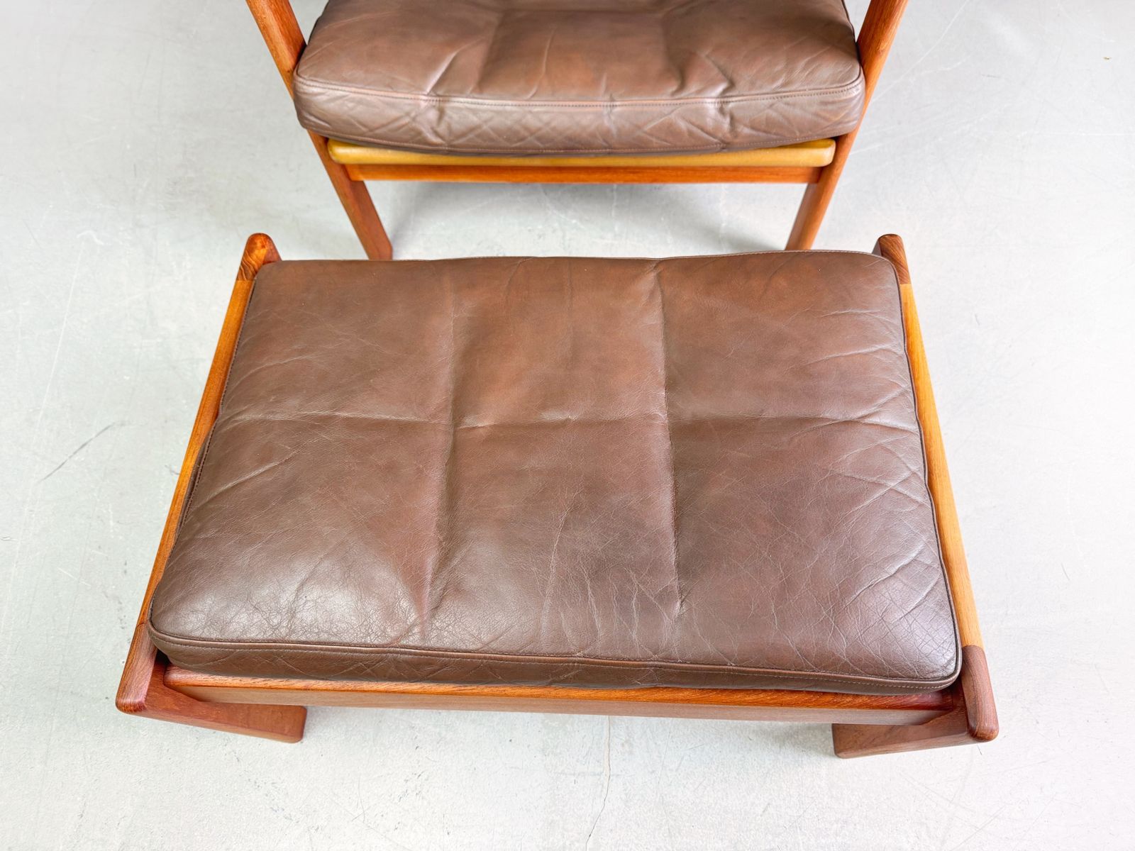 Midcentury Armchair Niels Eilersen Illum Wikkelsø High Back Ottoman photo vintage