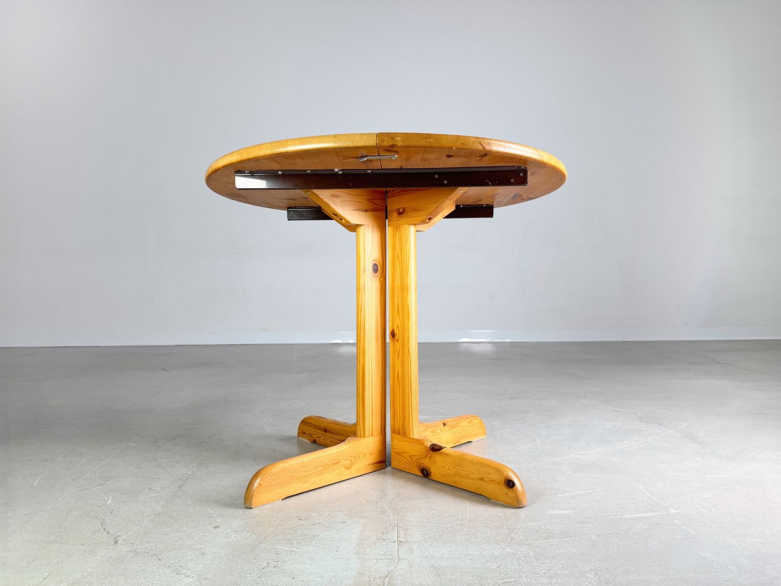 Extendable Vintage Dining Table Pine In The Style Of Rainer Daumiller photo 650.0