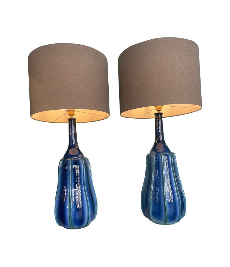 photo vintage A Stunning Large Pair Of 1980s Italian Blue And Green Ceramic Lamps With Bespoke Linen Shades