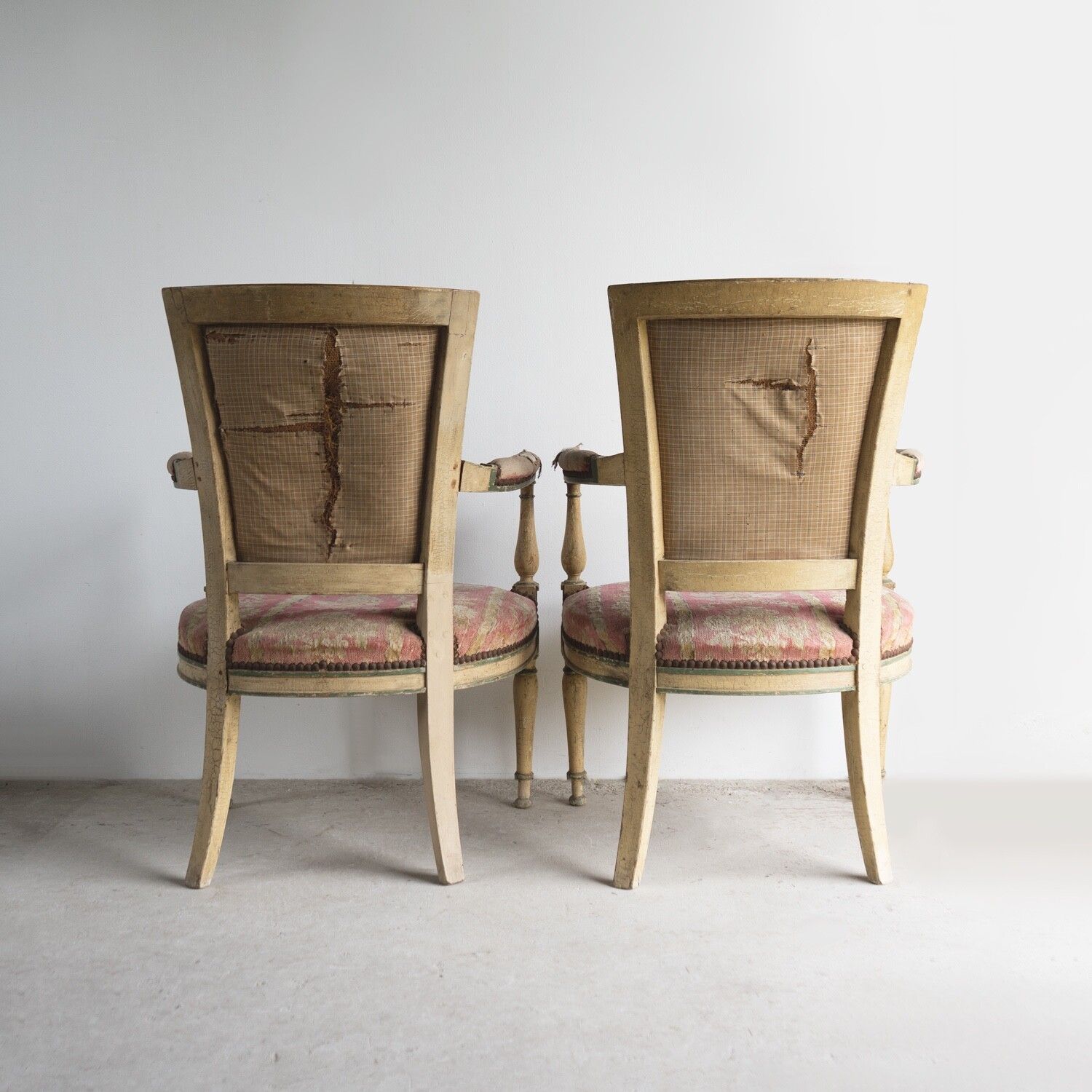 photo vintage Pair Of Antique French Directoire Period Painted Armchairs, Late 18th Century