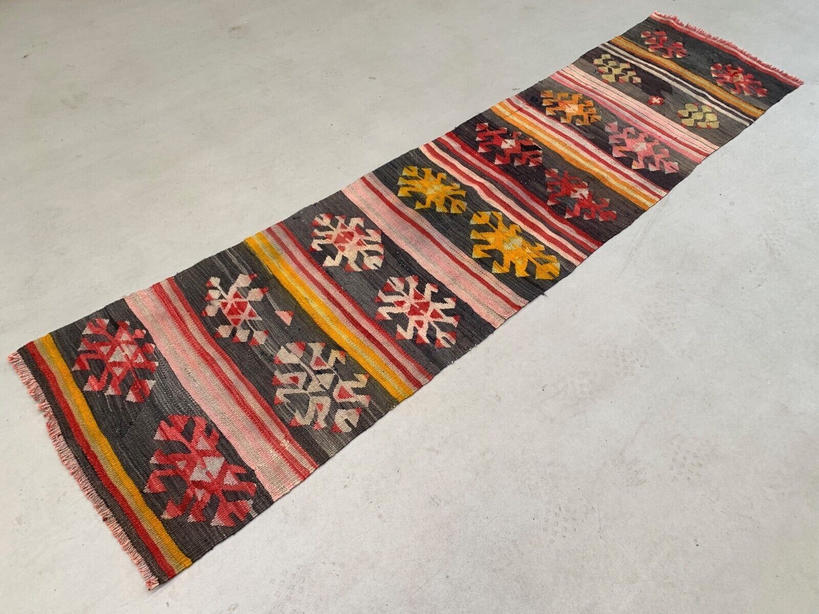 Old Turkish Narrow Kilim Runner 263x62 Cm Shabby Chic, Vintage Kelim photo for sale