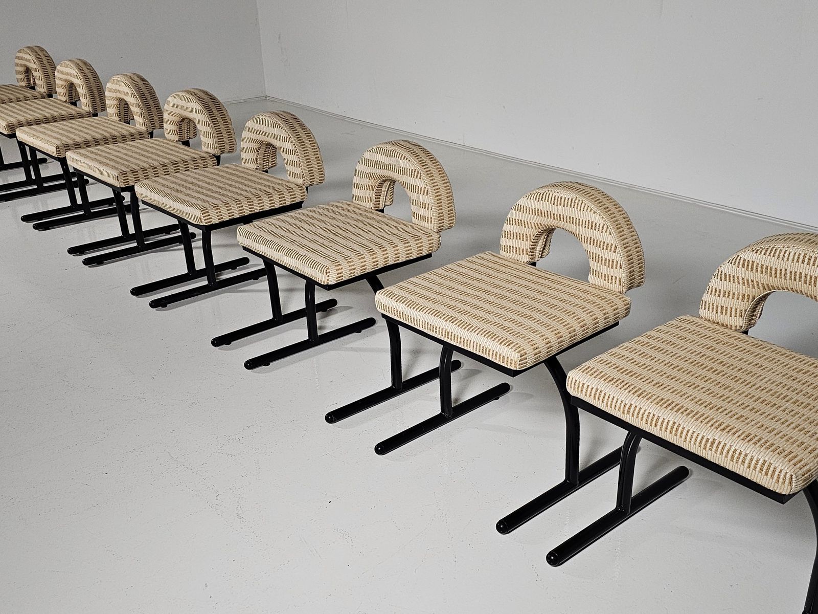 Set Of 8 Memphis Style Chairs Attributed To Saporiti, Italy, 1980s photo Furniture