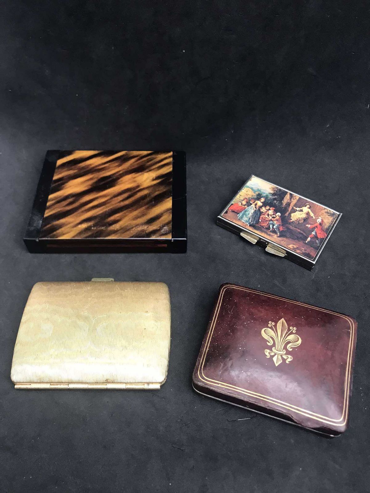 Vanity Decor Leather Powder Compact Box Italy Hand Purse Mirror Pill Box Travel Bedroom Decor Gift For Girl Fashion Gift Collection Box photo furniture