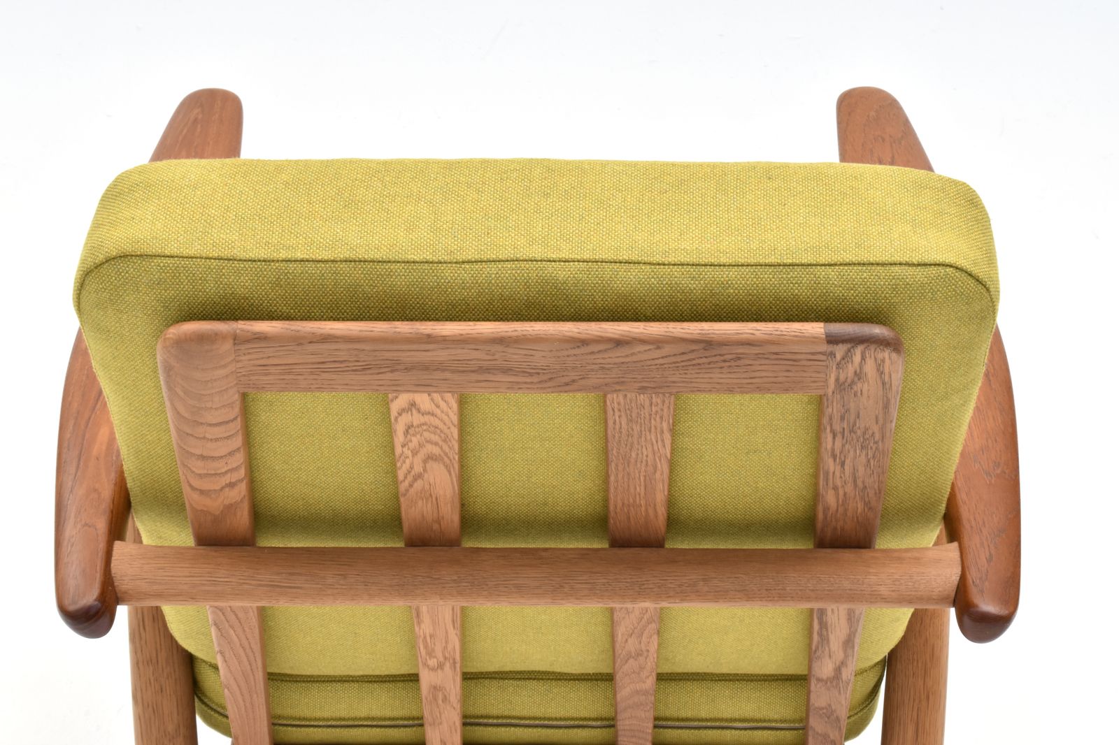 photo furniture Hans Wegner Ge240 Oak & Teak Cigar Chair For Getama