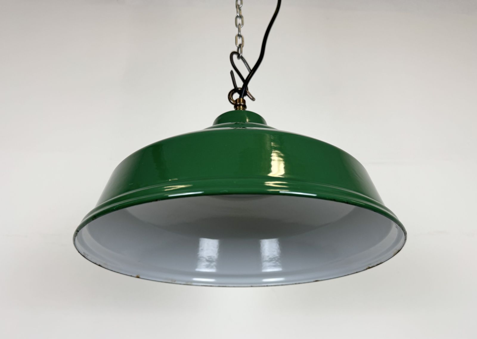 photo vinterior Industrial British Green Enamel Factory Pendant Lamp, 1960s