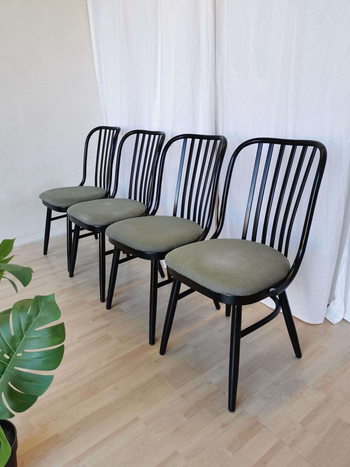 Set Of 4 Vintage Wooden Dine Chairs / 1980s Yugoslavia / Made In Ligna Style / Black Bentwood Mid Century Dining Chairs Gray Fabric Seat