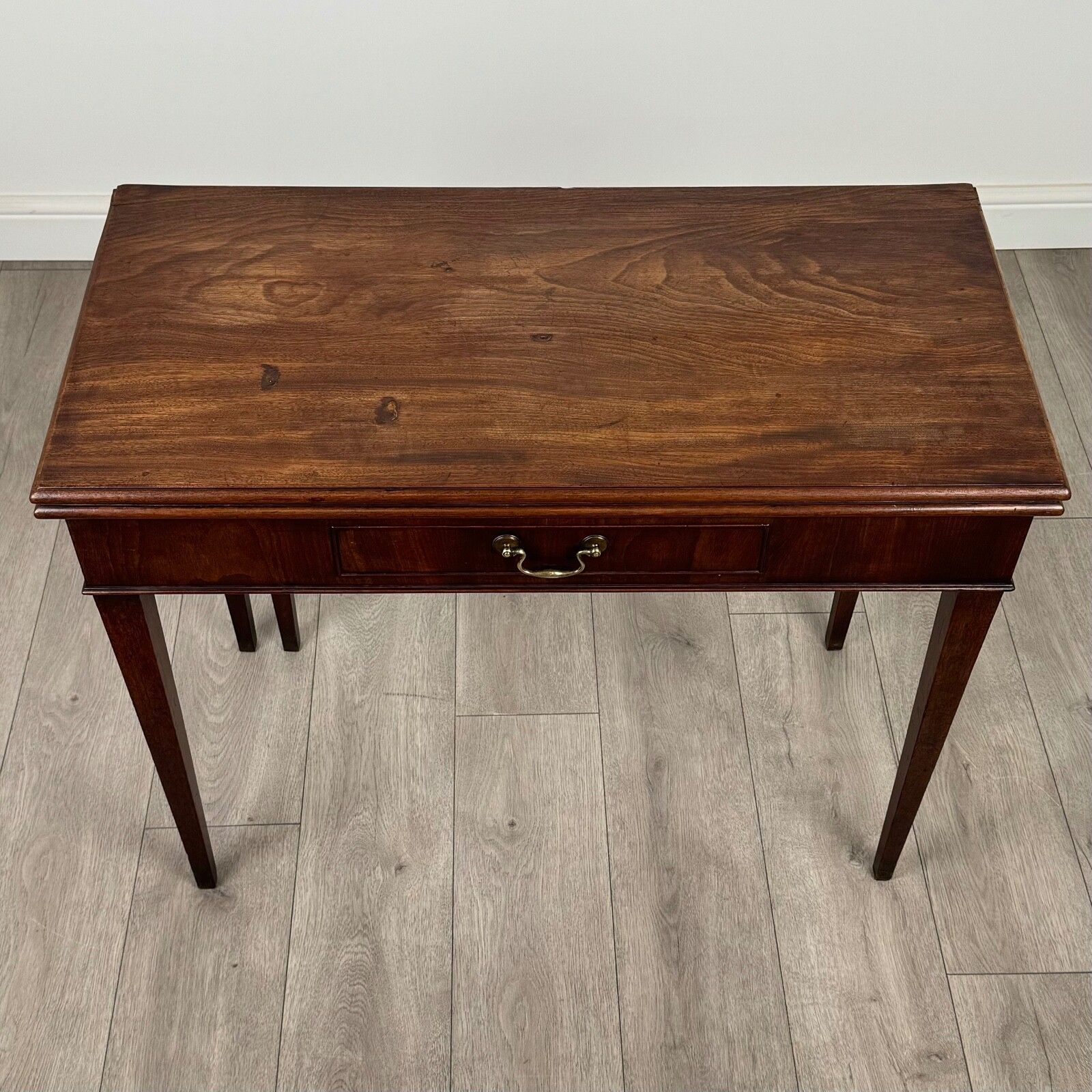 photo furniture Antique 19th Century Good Quality Tea Table In Mahogany