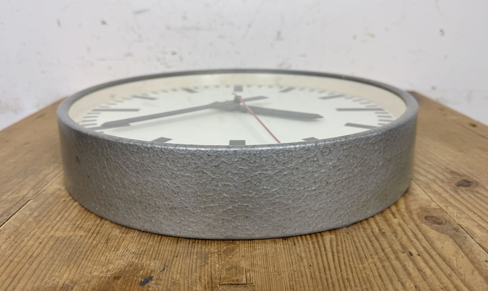 photo vintage Grey Electric Industrial Station Wall Clock From Aeg, 1960s