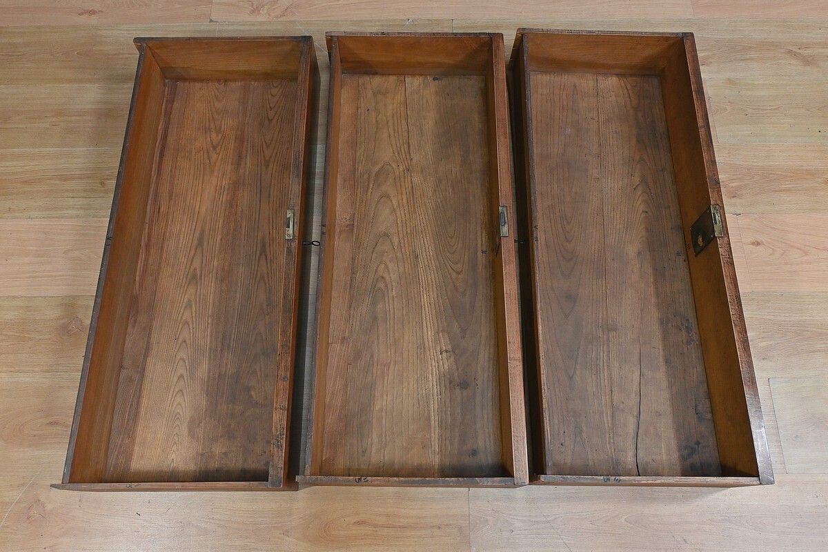 photo vintage Cherrywood Chest Of Drawers, Restoration Period – Early 19th Century