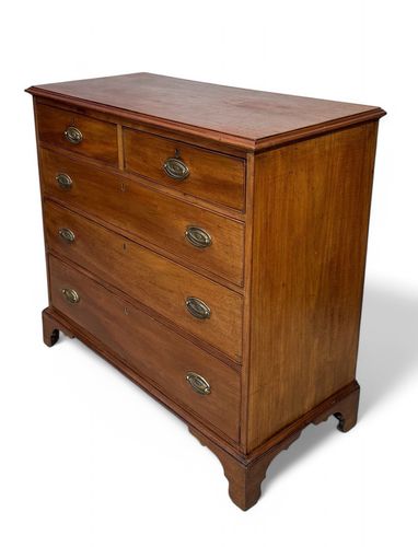 photo vintage Antique Georgian Walnut Chest Of Drawers George 11 Superior Quality Bracket Feet