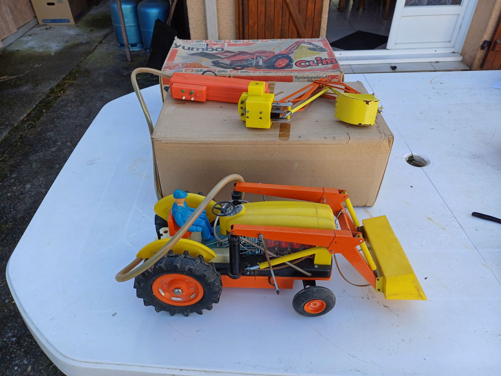 Old Toy Tractor Yumbo Retro Excavado Electrica photo 186.0