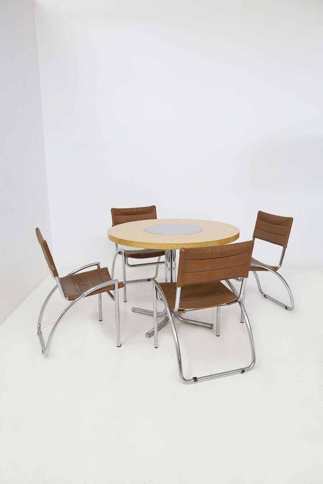 Italian Round Table By Gae Aulenti Attr. For Elam In Steel And Wood photo for sale