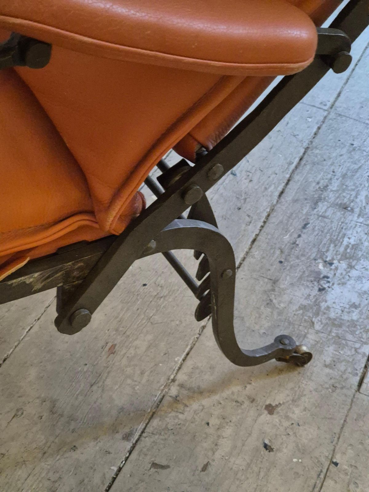 Royal Recliner, Iron And Leather, Provenance Swedish King Oskar Ll, Late 1800s photo vintage