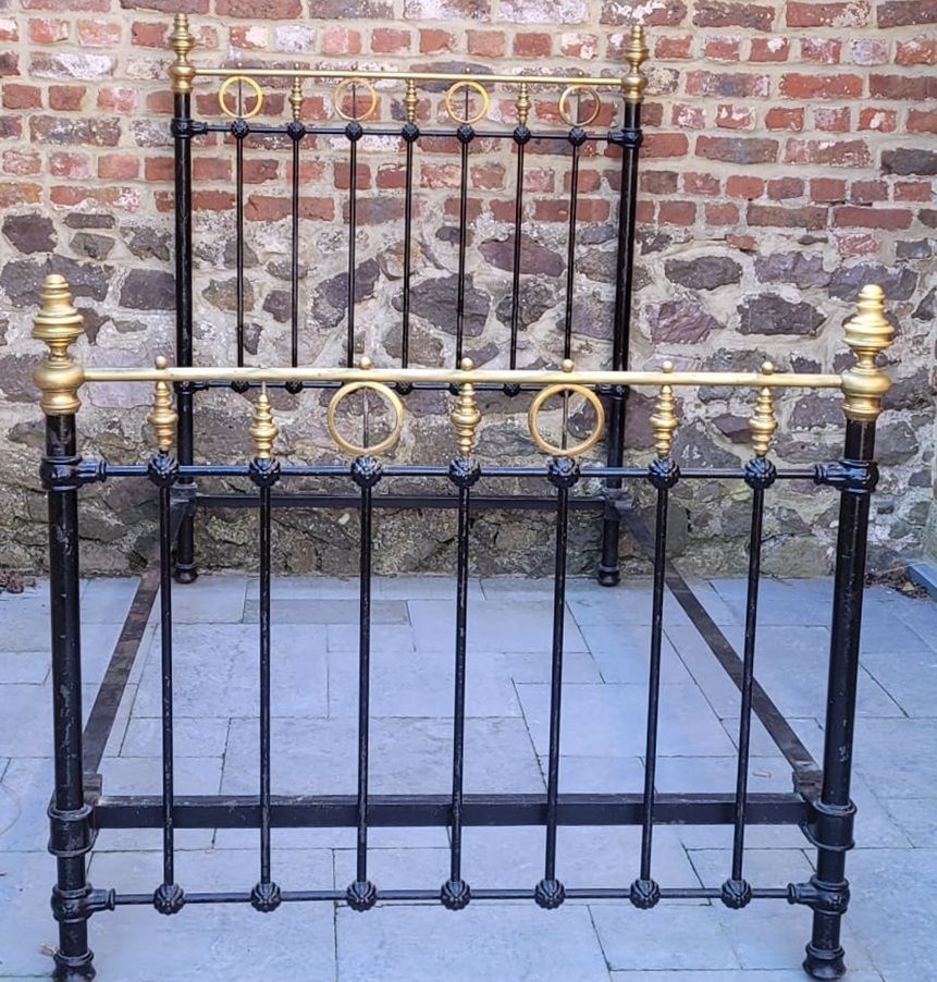 Cast Iron And Copper Bed   Early 20th Century   Missing 3 Balls And 1 Piece Of Copper photo vinterior