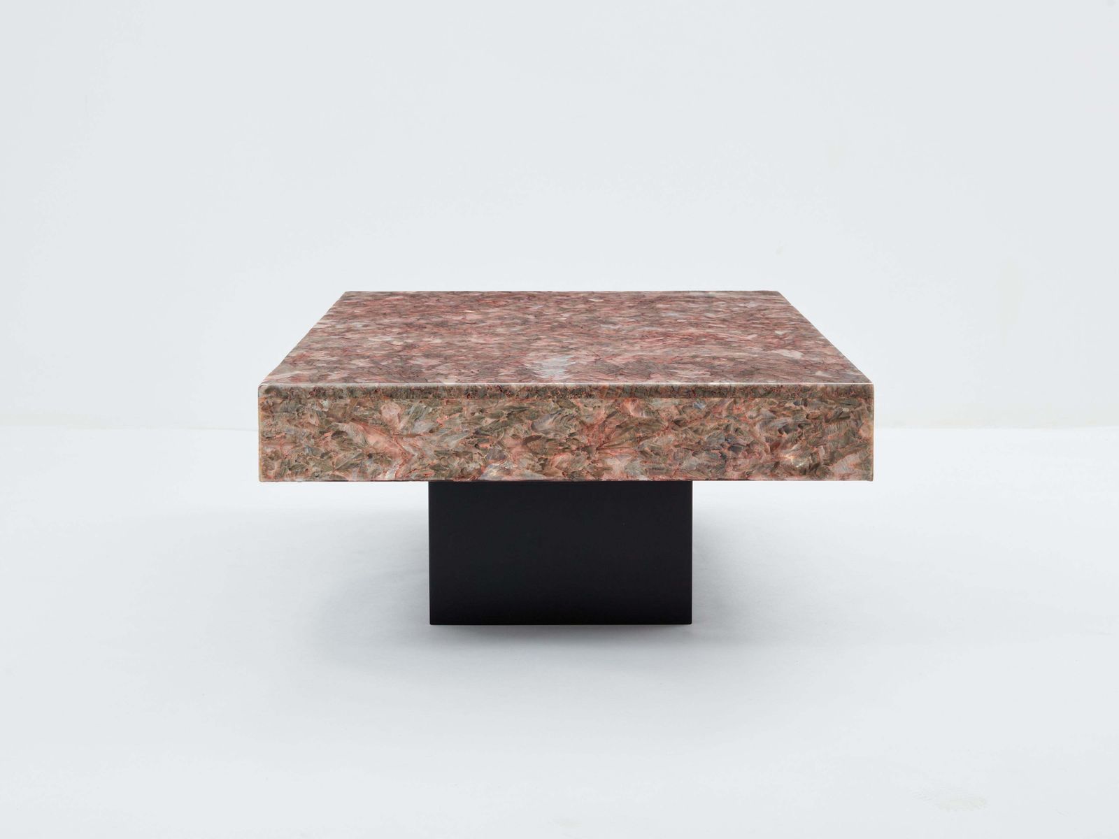 photo furniture Table basse italienne en albâtre cristallin rose, fin des années 1970