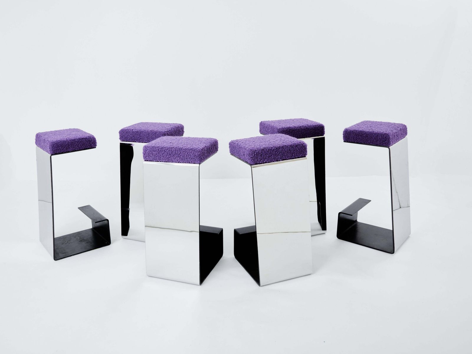 Ensemble de six tabourets de bar français en fer forgé et acier poli, revêtement bouclé, années 1970 photo furniture