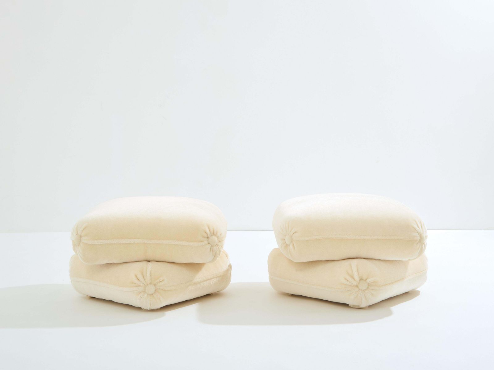 photo furniture Paire de poufs Jacques Charpentier pour Maison Jansen en velours mohair, années 1970