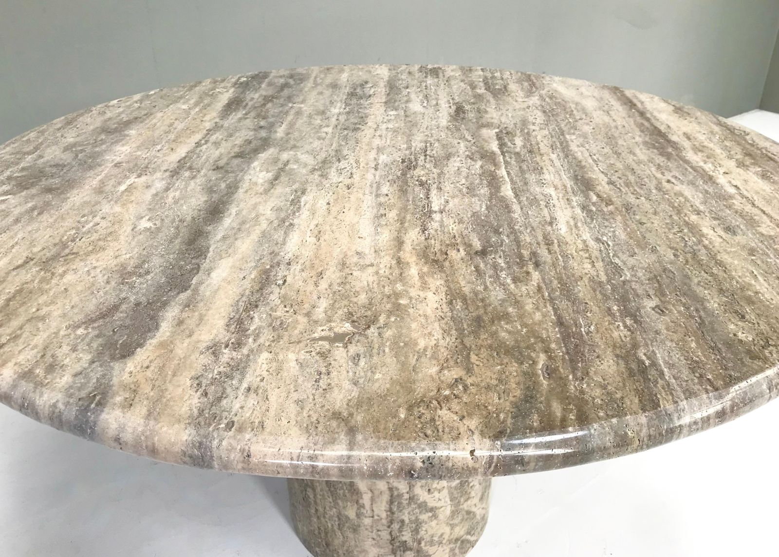 Grey / Beige Travertine Round Dining Table In The Manor Of Up&Up / Mangiarotti photo vinterior