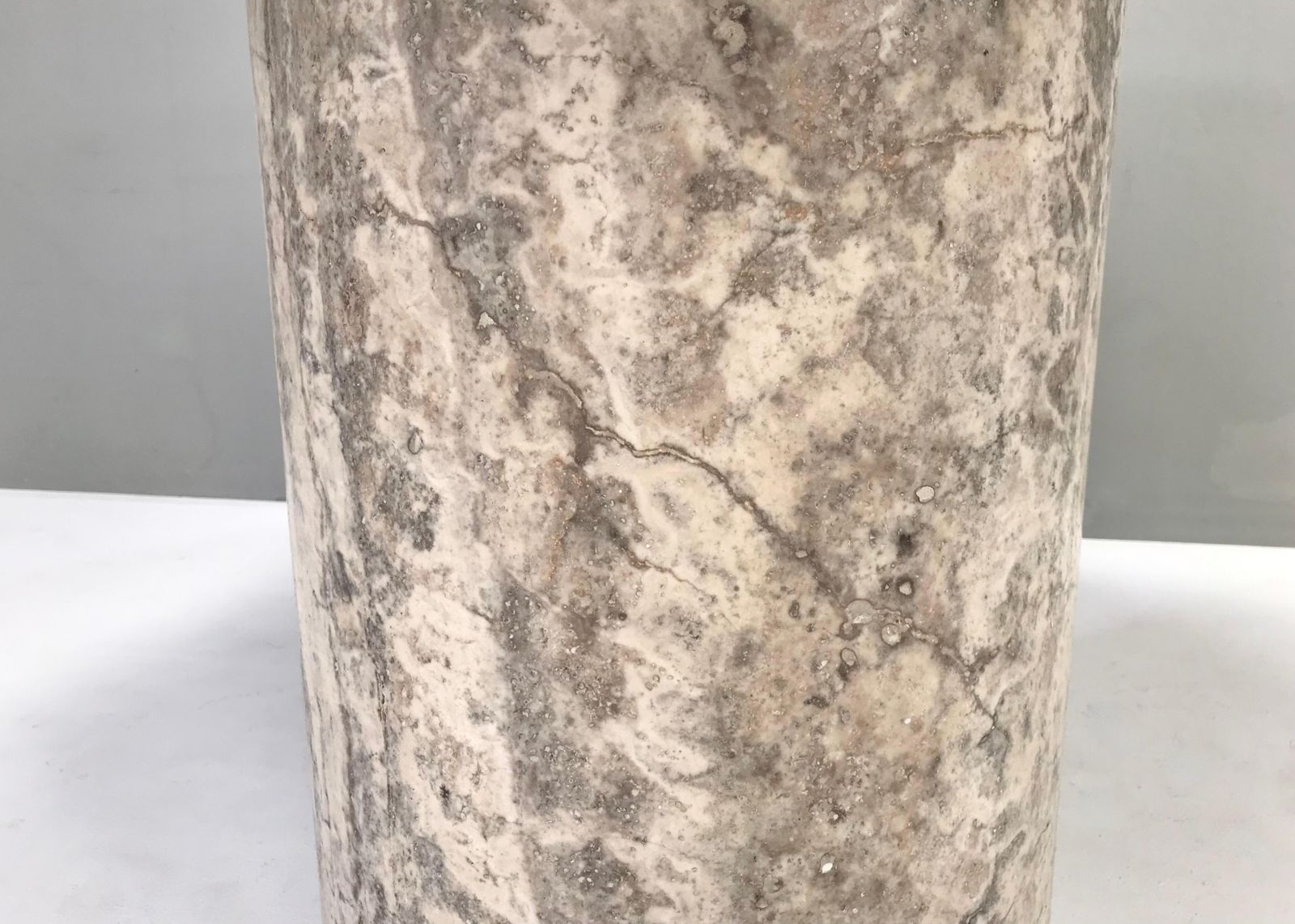 Furniture Grey / Beige Travertine Round Dining Table In The Manor Of Up&Up / Mangiarotti photo