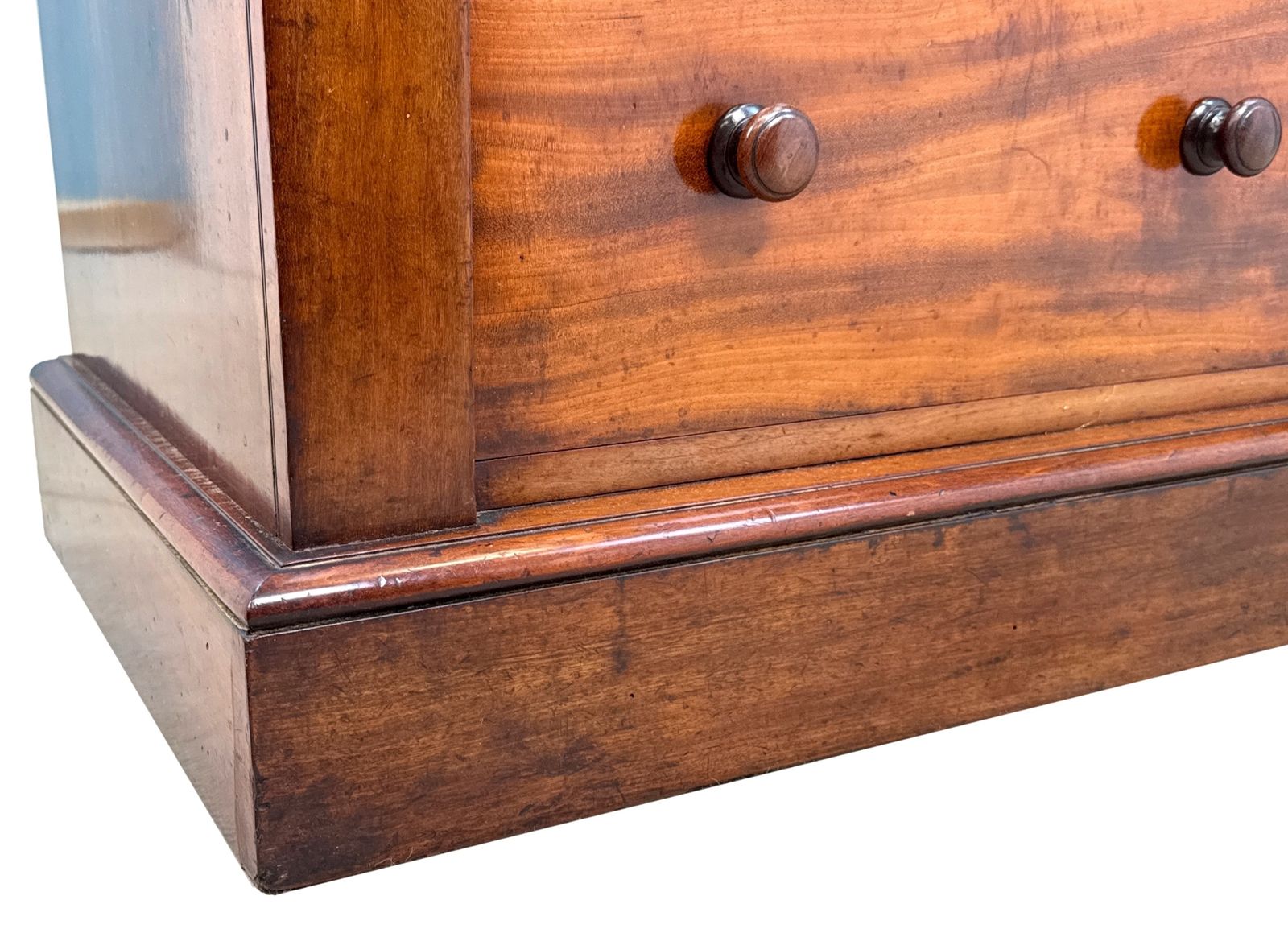 photo furniture Regency Mahogany Wellington Chest Of Drawers (England, Circa 1835)