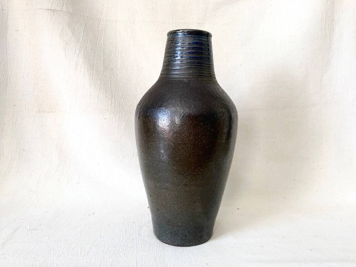 Contemporary Stoneware Vase. Handmade Pottery Jug. Black Artisanal Ceramic Vase. photo vinterior