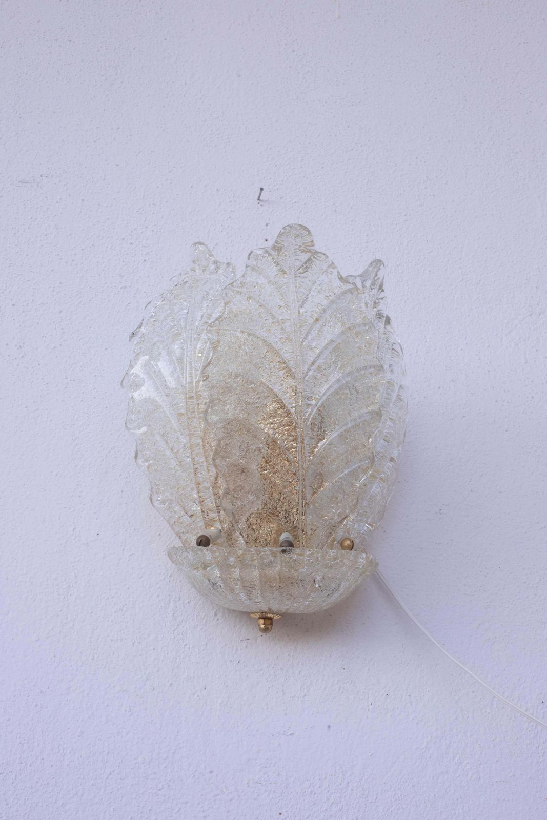 photo furniture Set Of 2 Portofino, Elegant Murano Wall Light Transparent And Gold Leaves, 1970
