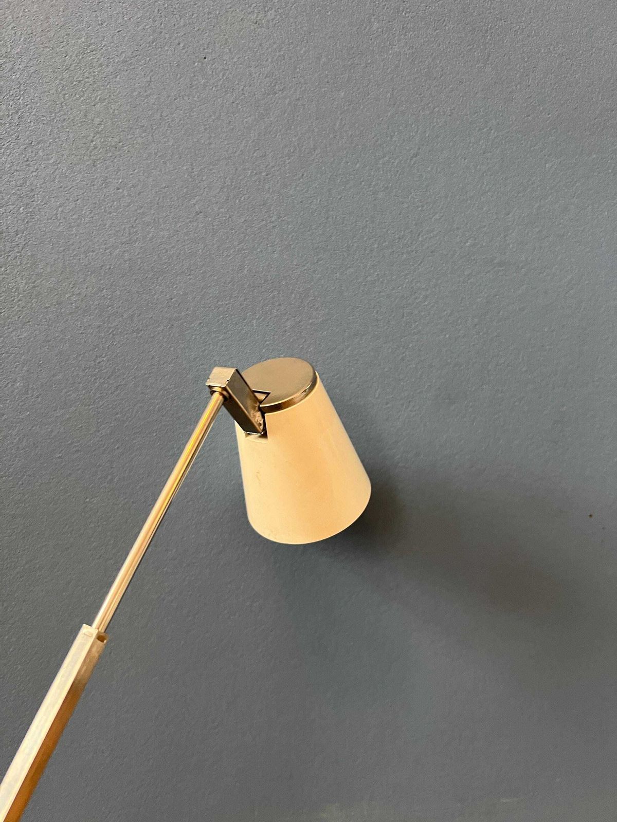 Vintage Beige Telescopische Bureaulamp Van Eichhoff photo vinterior