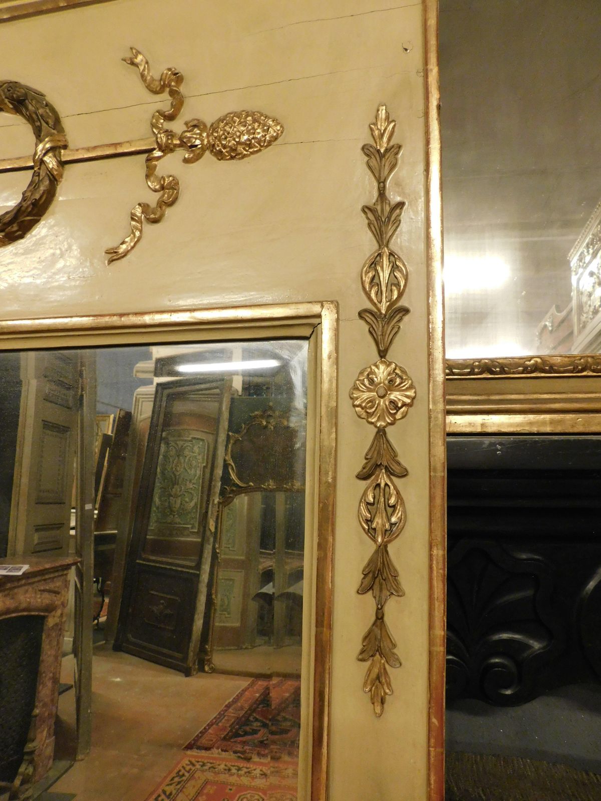 Lacquered Wood Mirror With Rich Golden Sculptures, Italy photo vinterior