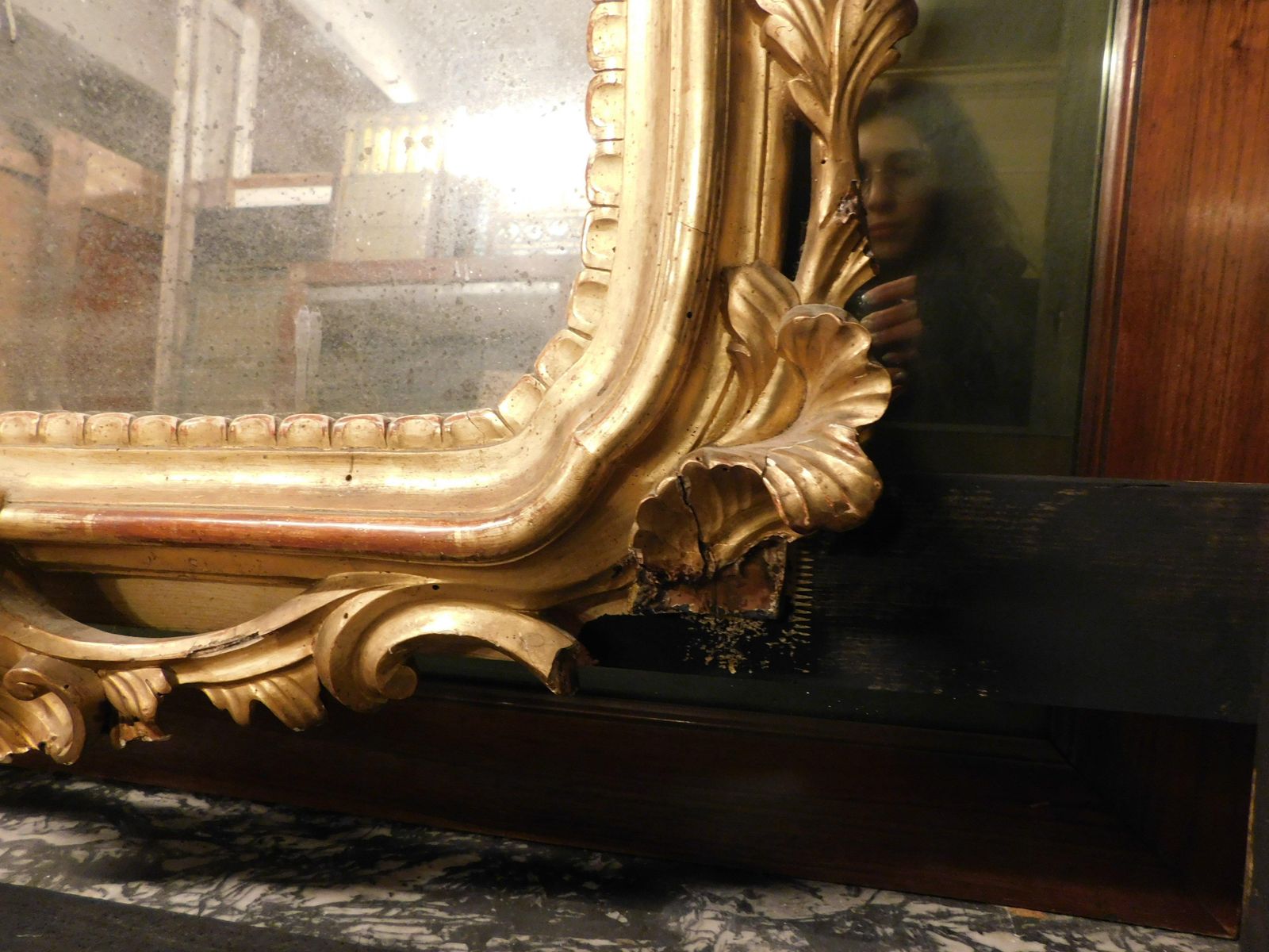 Mirror In Lacquered And Gilded Wood, Rich Cymatium Carved With Shell, Italy photo vinterior