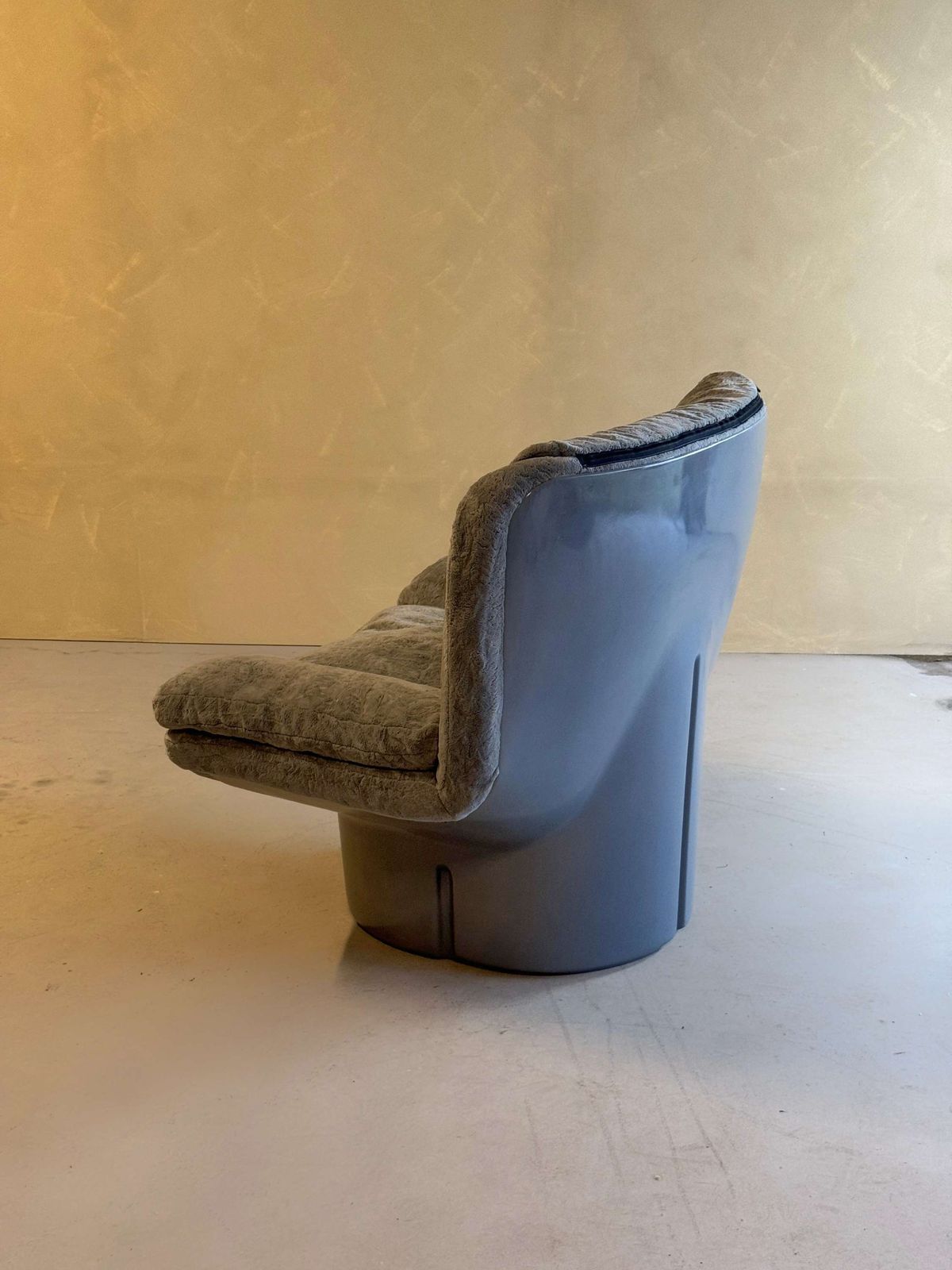Italian Grey Ill Poltrone Lounge Chair photo 3584.0