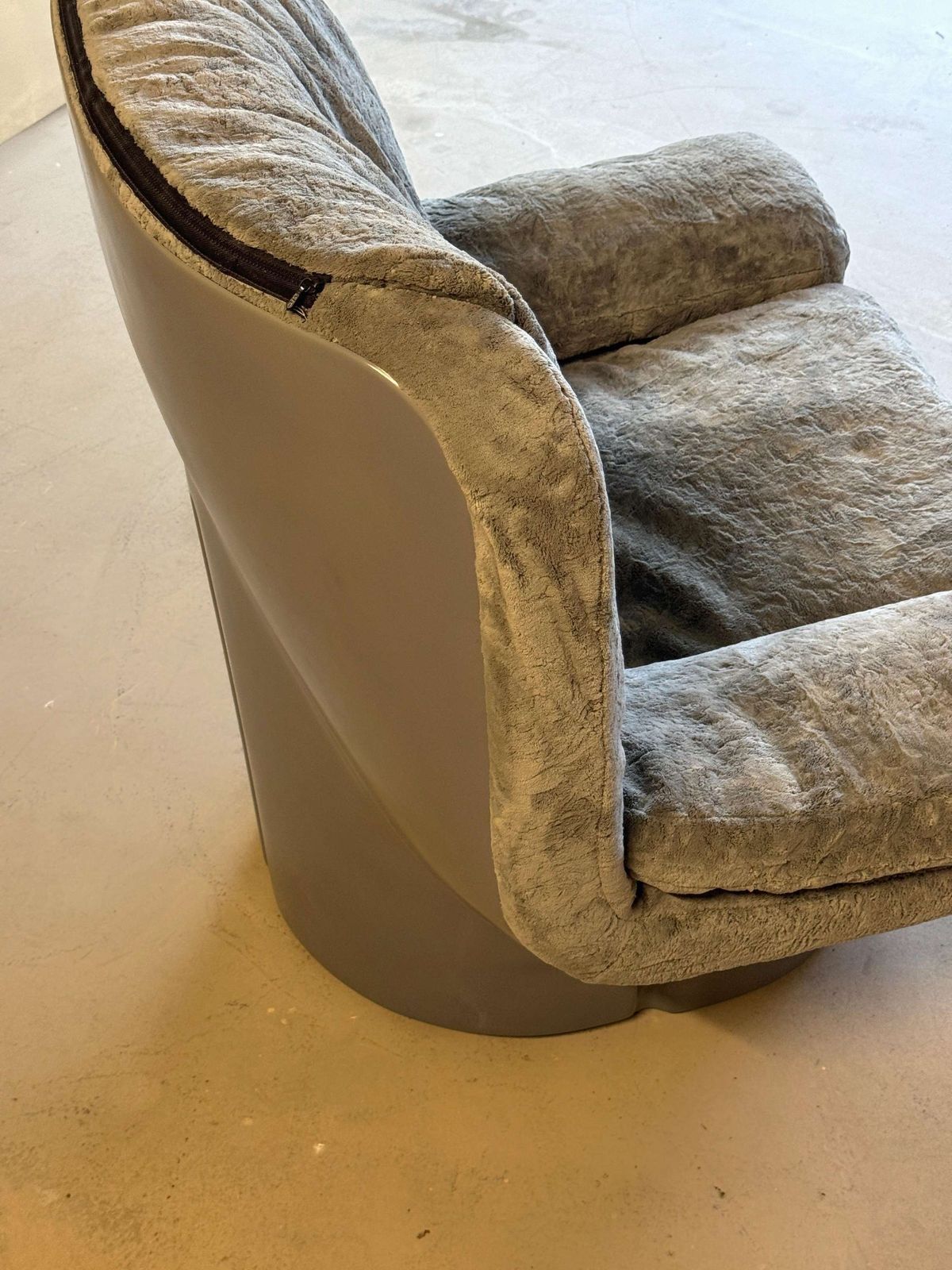 Italiaanse Grijze Ill Poltrone Lounge Chair photo vintage