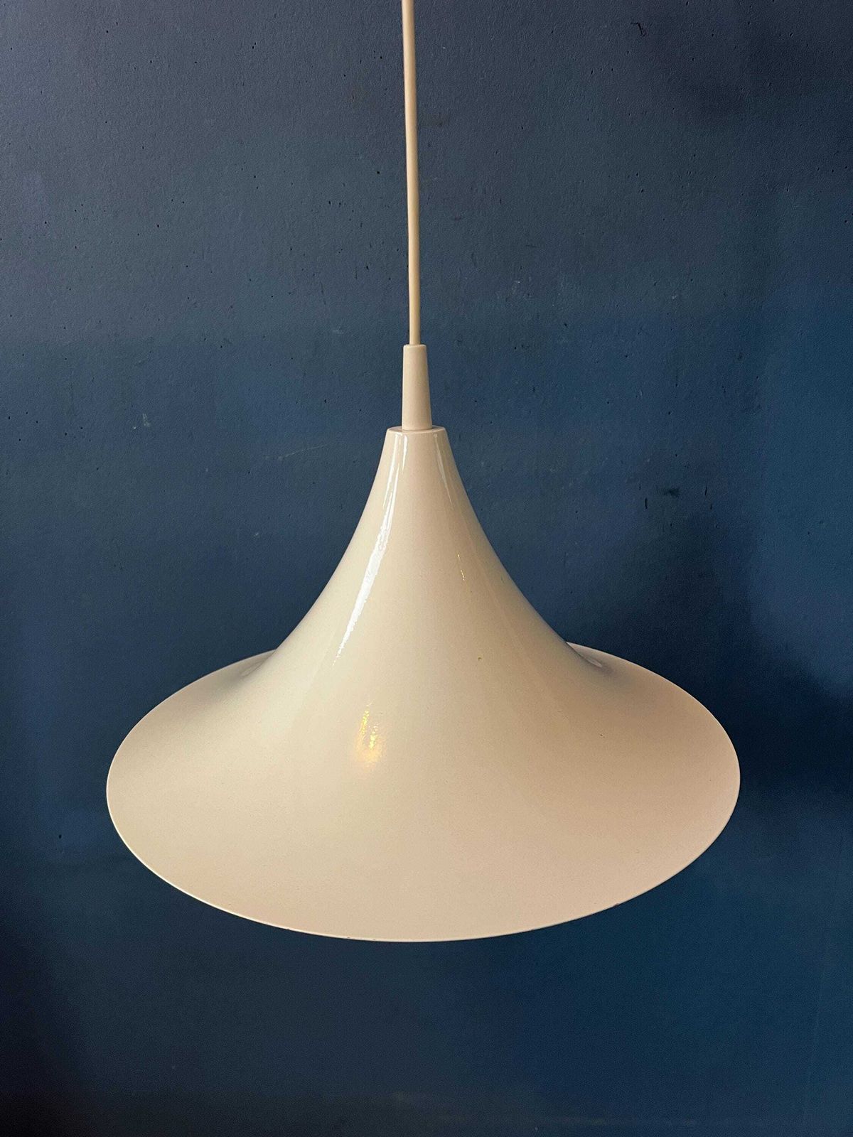Vintage Witteglanzende Space Age Heksenhoed Hanglamp photo buy