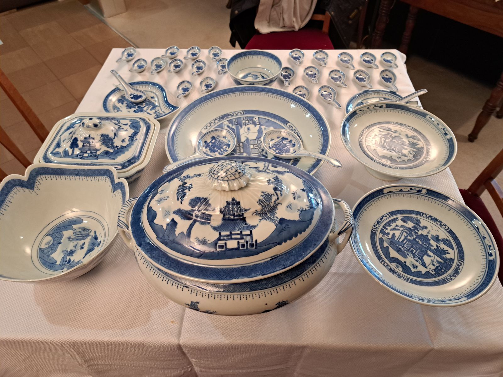 Porcelain China Dinner Serving Set Classic Style Blue On White 37 Pcs 12 Kg photo Home Fixtures