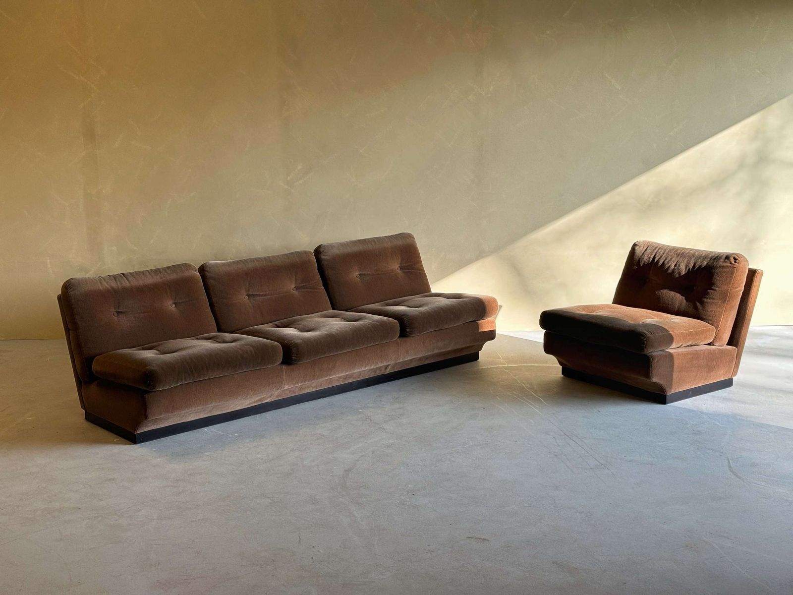 Bruine Fluwelen Zitgroep Van Paolo Caliari Voor Cassina, Ca. Jaren 1960
