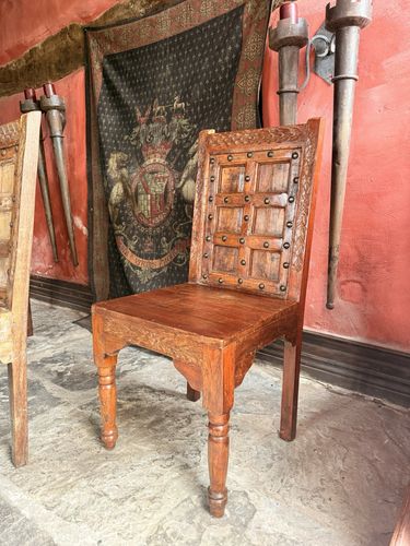 Set Of 4 Rare Antique Studded Rustic Elizabethan Style Diner Hall Chairs photo vinterior