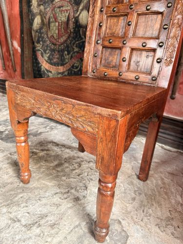 photo buy Set Of 4 Rare Antique Studded Rustic Elizabethan Style Diner Hall Chairs