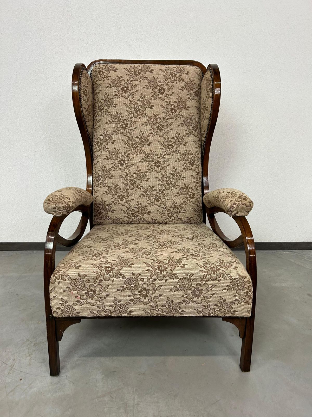 Art Nouveau Wingchair No.6542 By Thonet photo furniture
