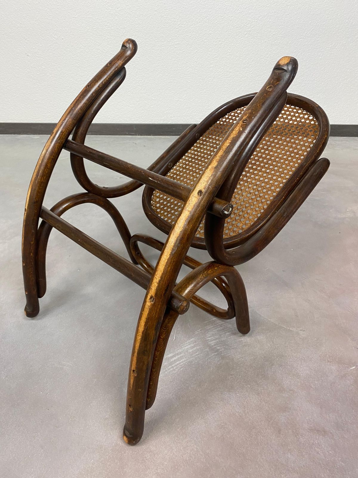 photo furniture Thonet Rocking Footrest