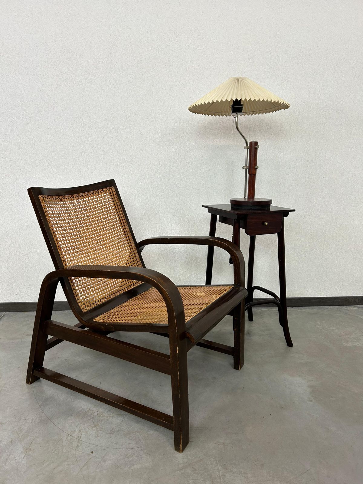 Functionalist Bentwood Lounge Chair No.668 Thonet Debrecen photo furniture