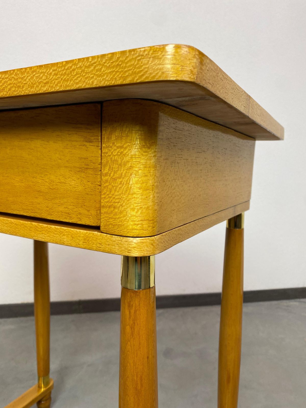 photo furniture Art Deco Side Table