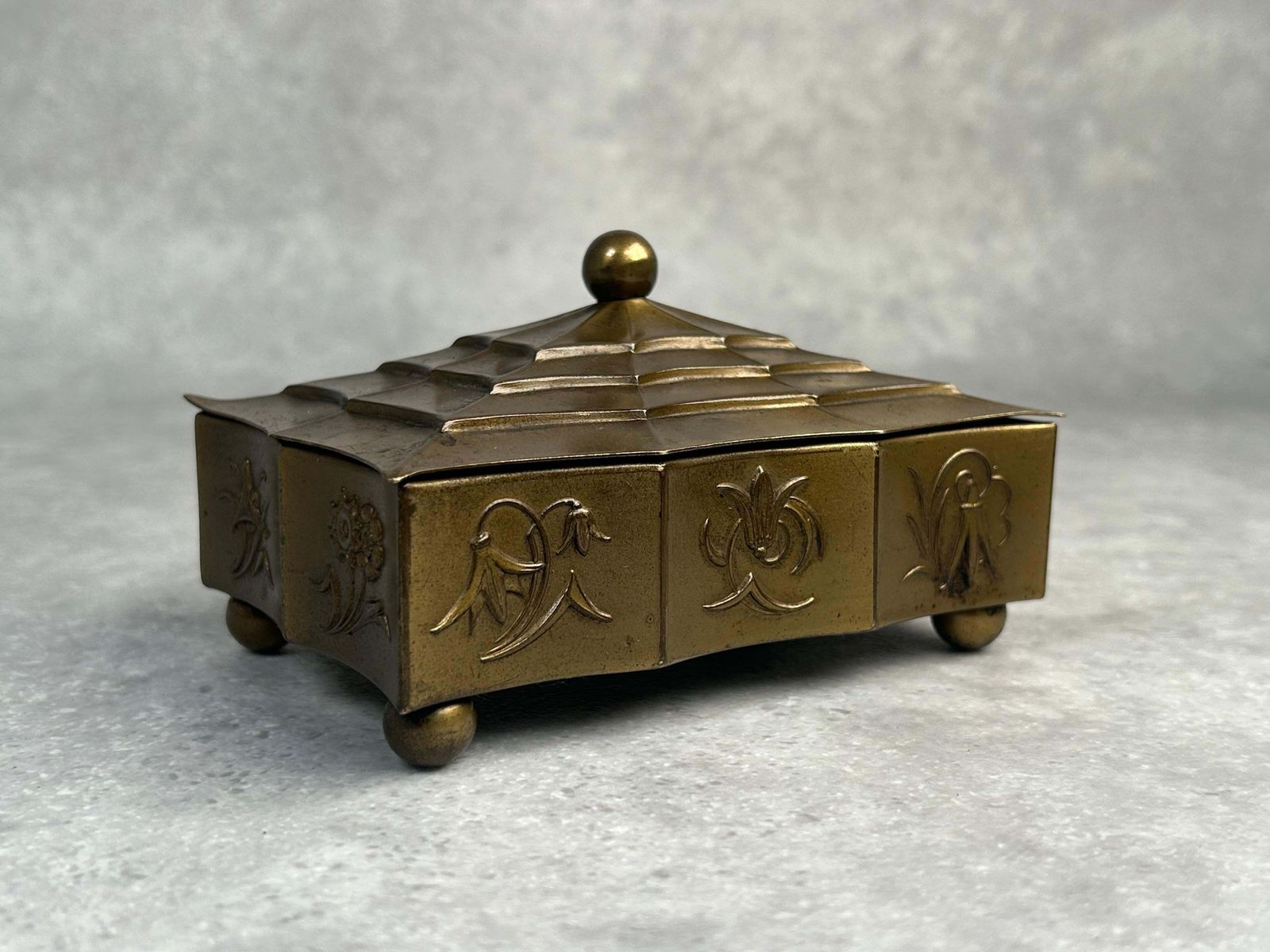 photo furniture Vienna Secession Jewelry Box Atr. Dagobert Peche For Wiener Werkstätte