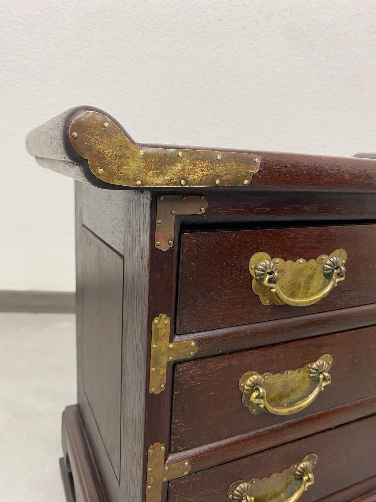 412.0 Miniature Chest Of Drawers photo