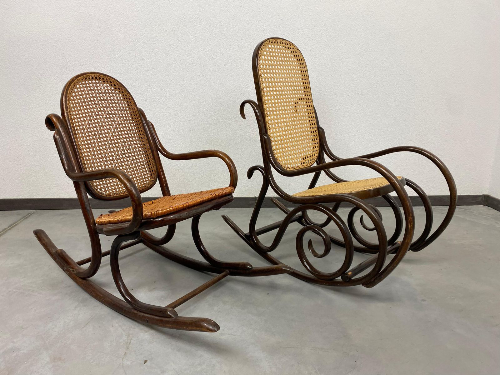 photo vinterior Small Thonet Rocking Chair No.10 For Children