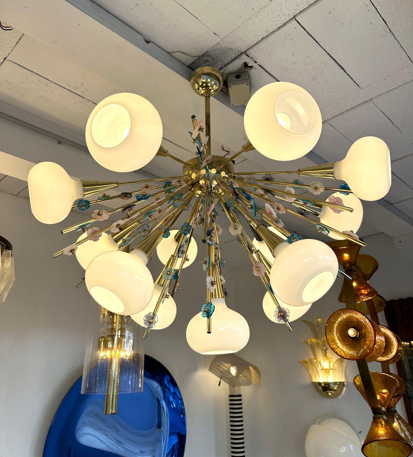 Contemporary Brass Sputnik Chandelier Flowers Murano Glass White Cup, Italy photo Lighting